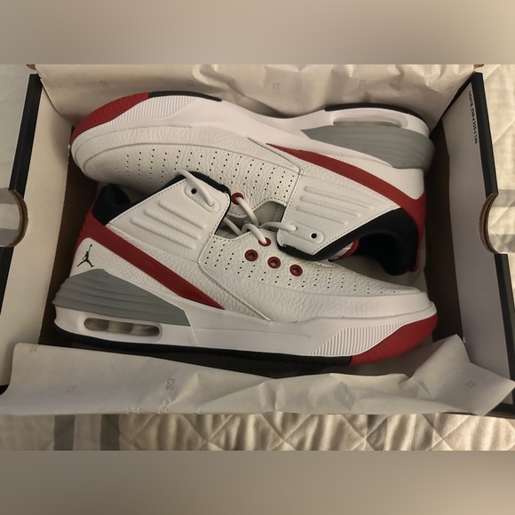 Nike Jordan Max Aura 5 Shoes 'White/Varsity Red' (DZ4353-101) Men’s 10.5 - Picture 9 of 13